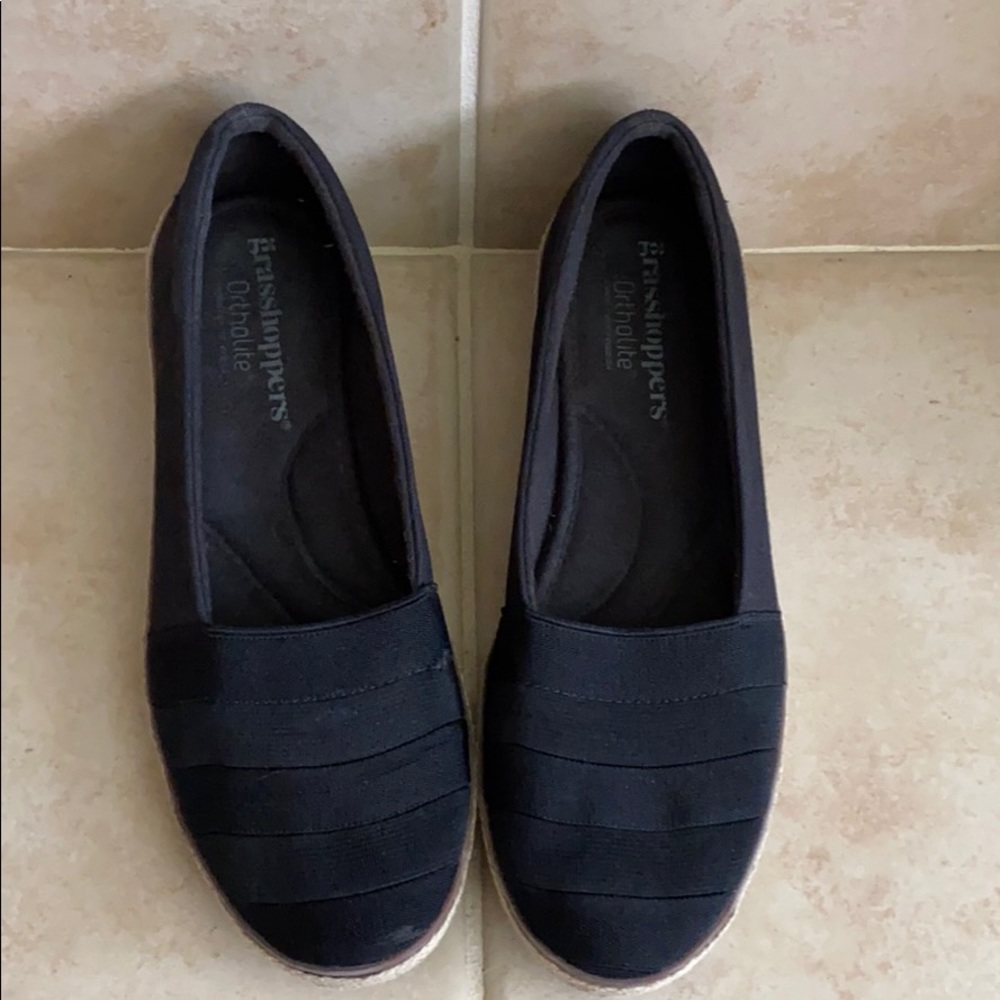 Black wedges
